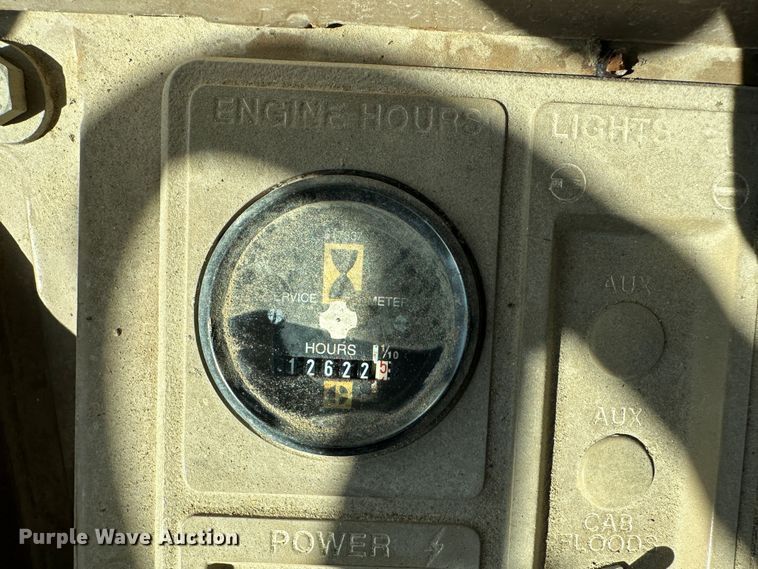 image for item DR7470 1992 Caterpillar 815B  landfill compactor