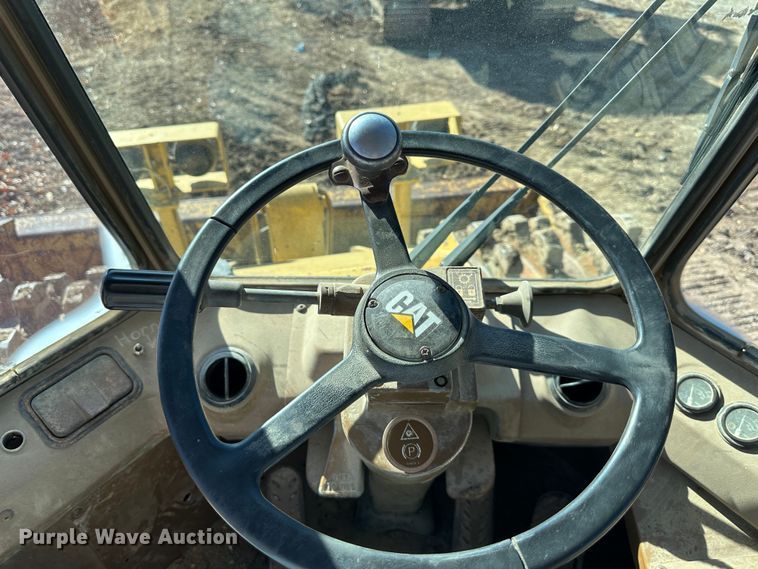 image for item DR7470 1992 Caterpillar 815B  landfill compactor