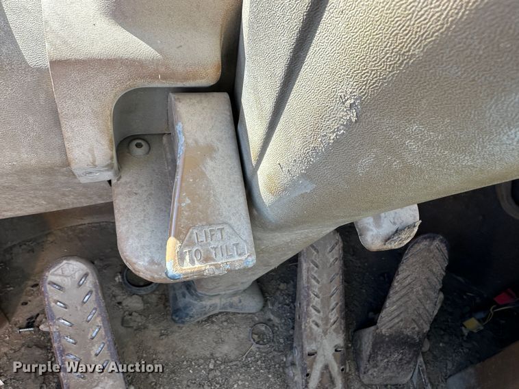 image for item DR7470 1992 Caterpillar 815B  landfill compactor