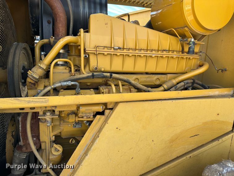 image for item DR7470 1992 Caterpillar 815B  landfill compactor