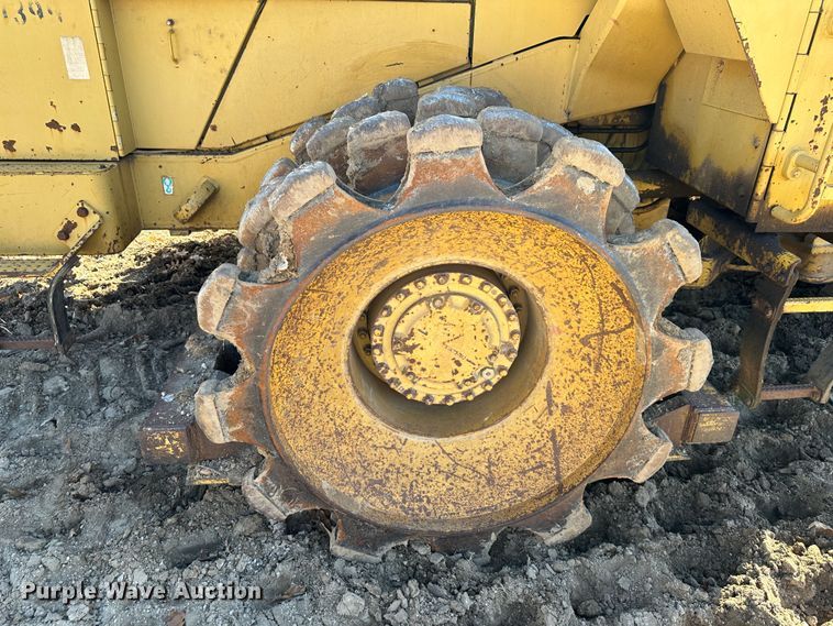 image for item DR7470 1992 Caterpillar 815B  landfill compactor