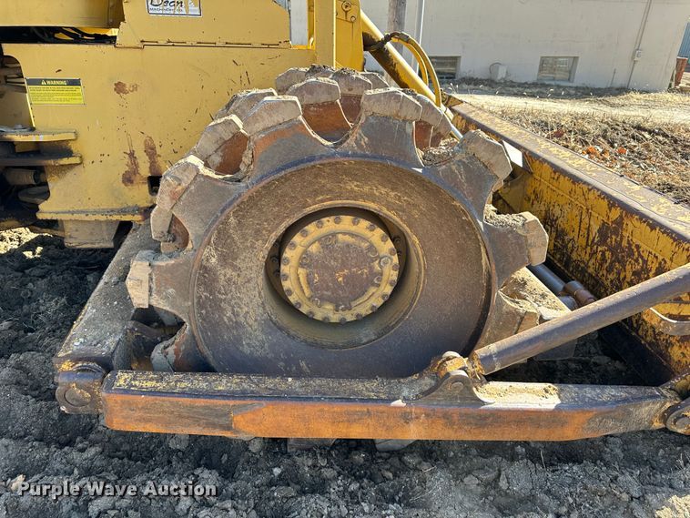 image for item DR7470 1992 Caterpillar 815B  landfill compactor