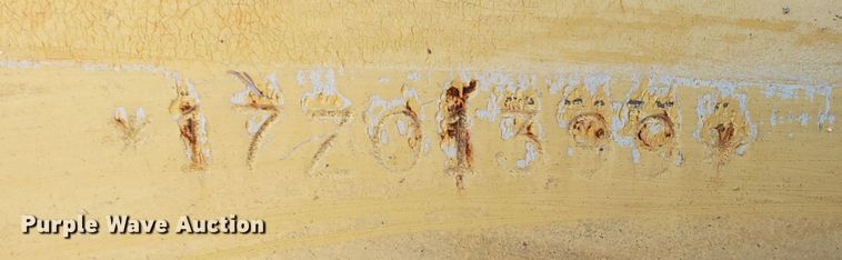 image for item DR7470 1992 Caterpillar 815B  landfill compactor