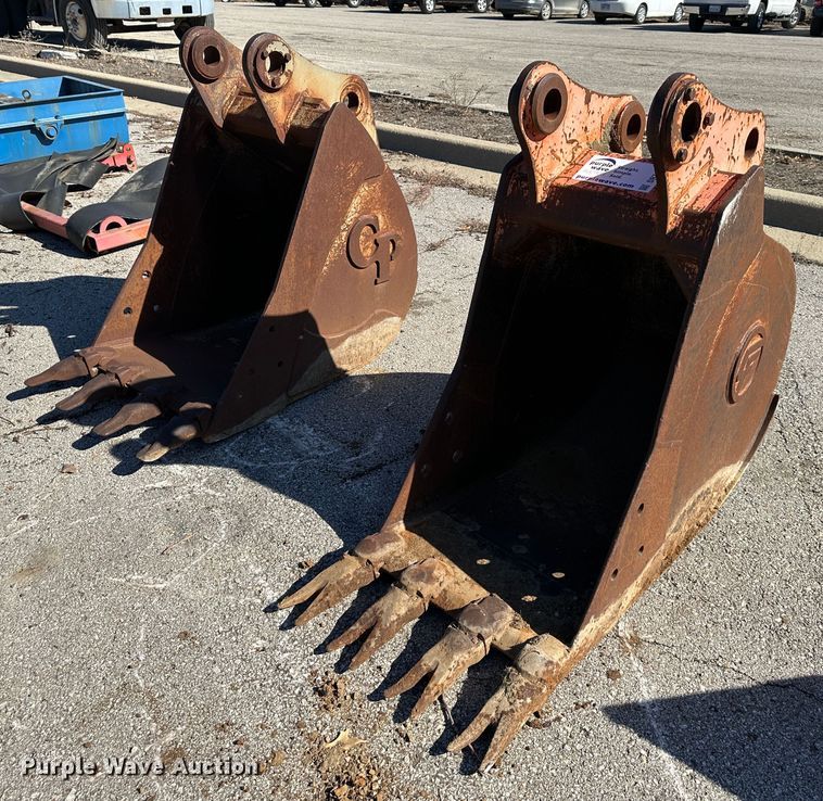 image for item DR7476 (2) excavator buckets
