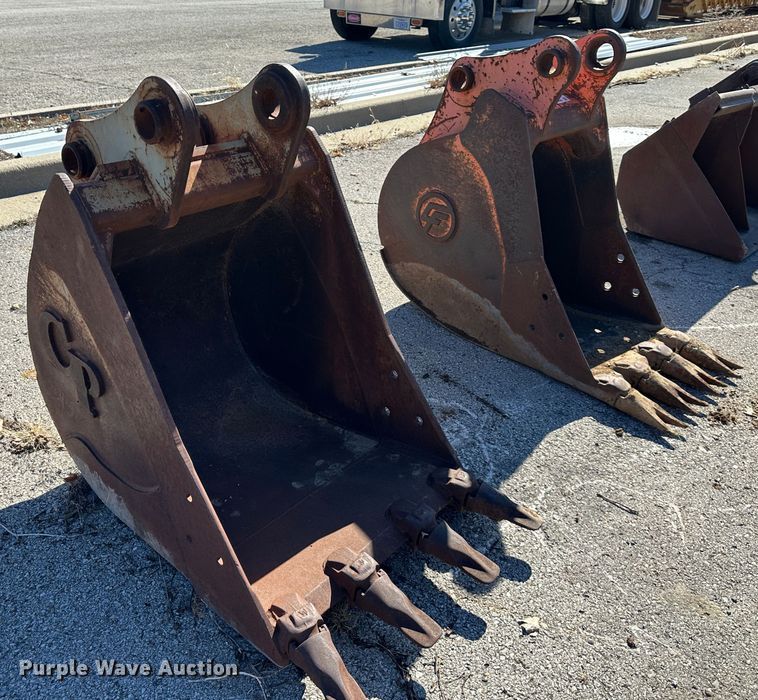 image for item DR7476 (2) excavator buckets