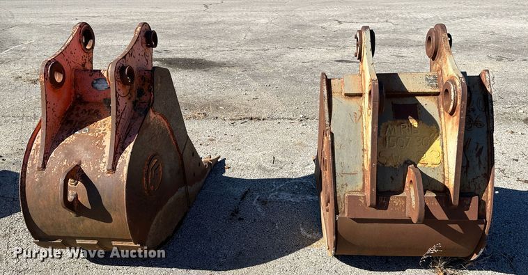 image for item DR7476 (2) excavator buckets