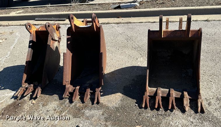 image for item DR7478 (3) backhoe buckets
