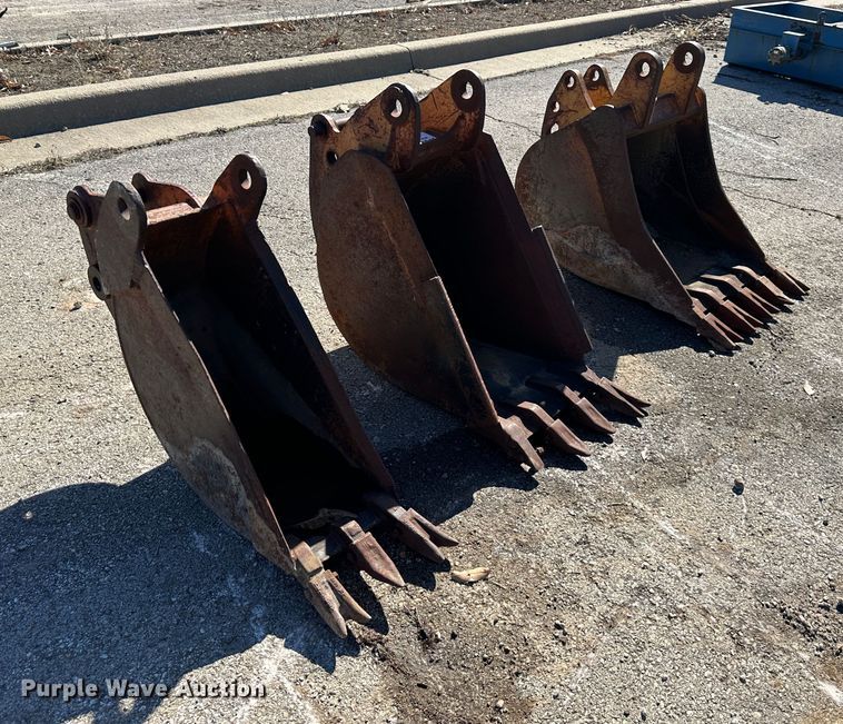 image for item DR7478 (3) backhoe buckets