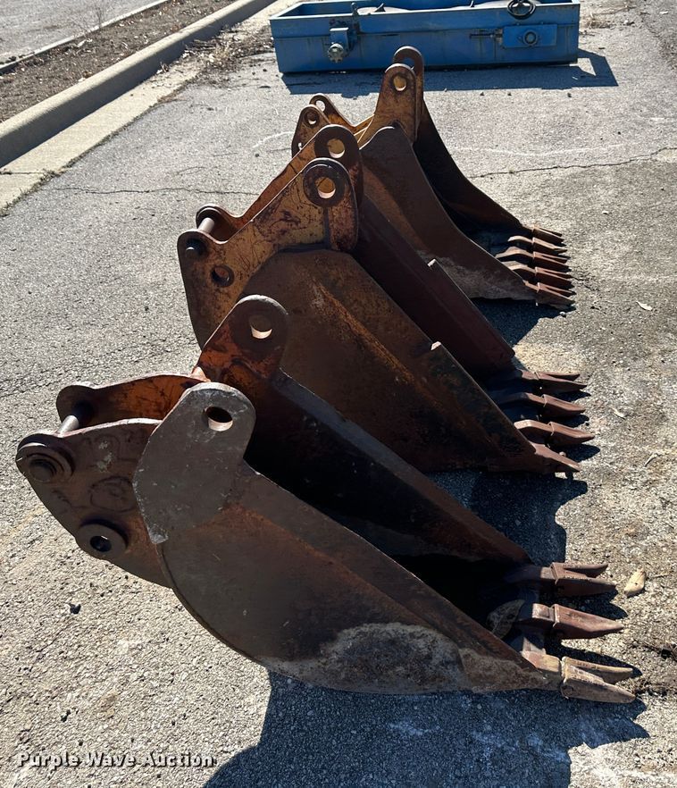 image for item DR7478 (3) backhoe buckets