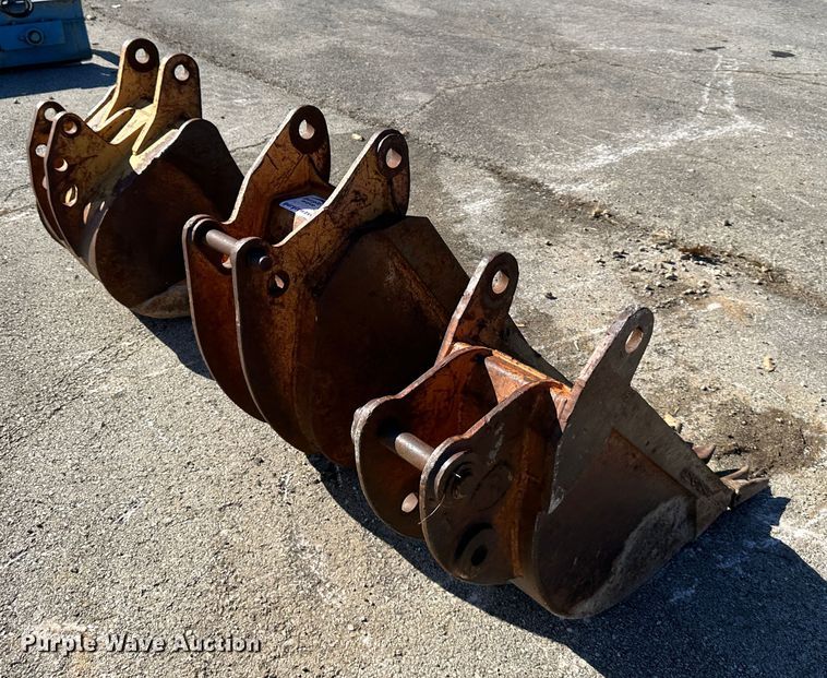 image for item DR7478 (3) backhoe buckets