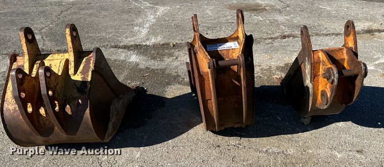 image for item DR7478 (3) backhoe buckets