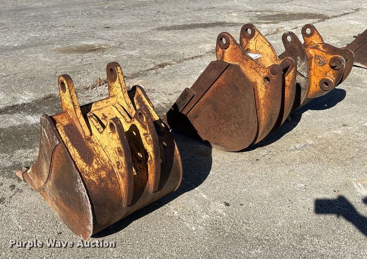 image for item DR7478 (3) backhoe buckets
