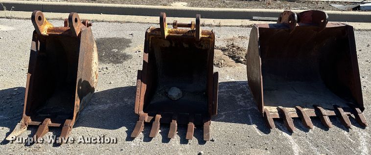 image for item DR7479 (3) backhoe buckets