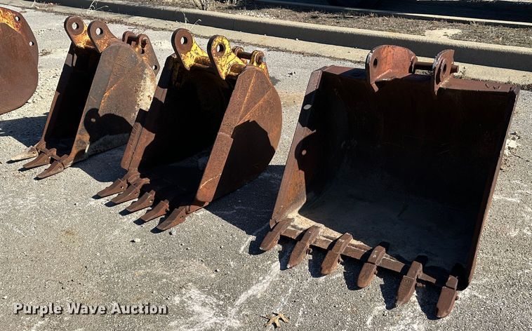 image for item DR7479 (3) backhoe buckets