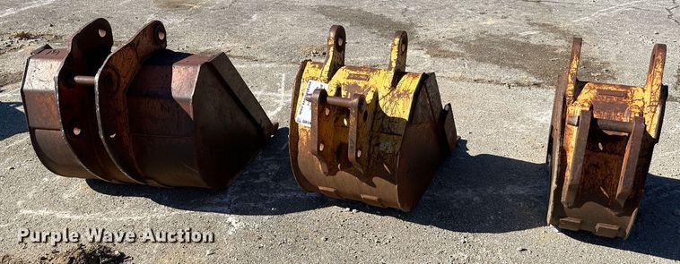 image for item DR7479 (3) backhoe buckets