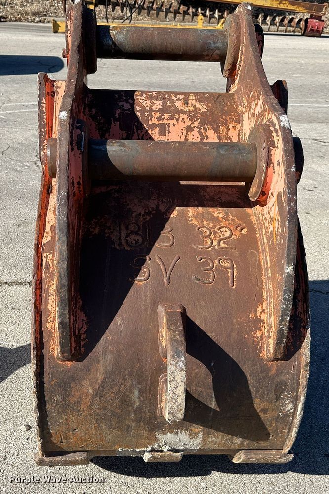 image for item DR7482 Excavator bucket