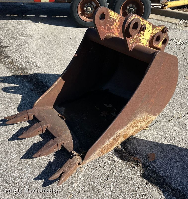 image for item DR7484 Excavator bucket