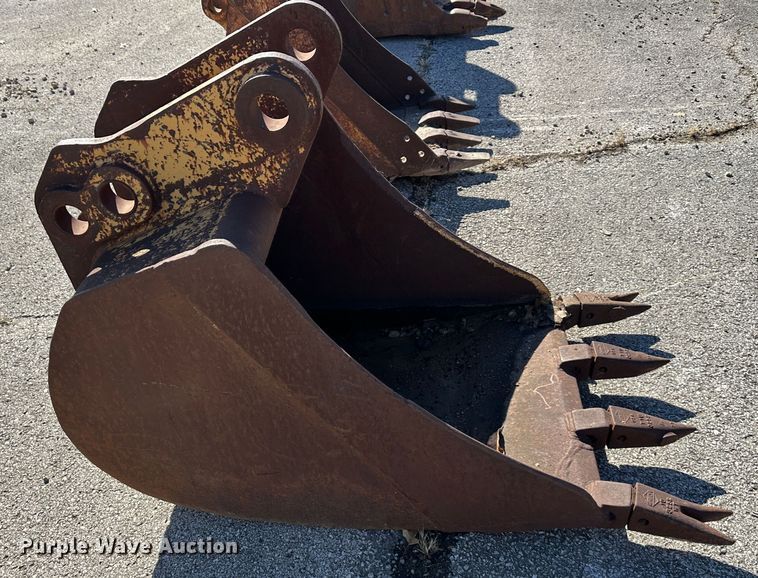 image for item DR7484 Excavator bucket