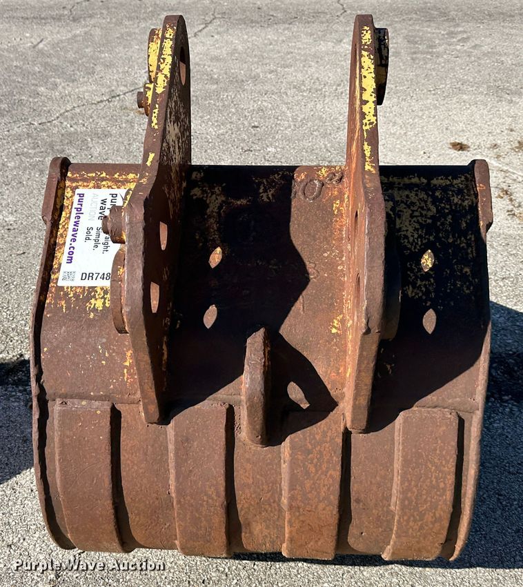 image for item DR7484 Excavator bucket
