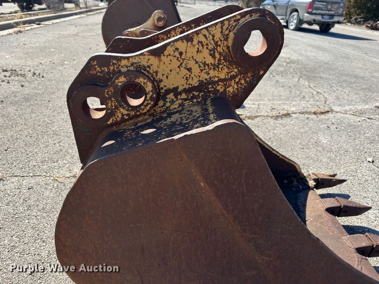 image for item DR7484 Excavator bucket