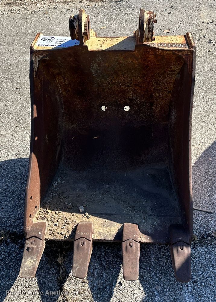 image for item DR7485 Excavator bucket