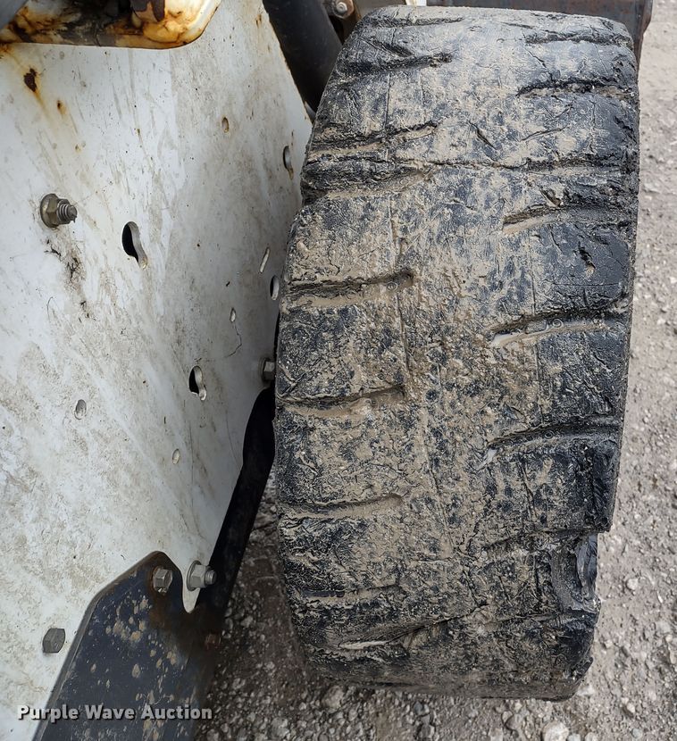 image for item DR8182 2012 Bobcat S175  skid steer loader