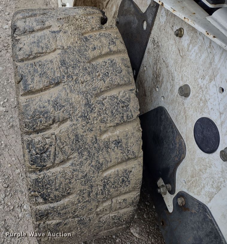 image for item DR8182 2012 Bobcat S175  skid steer loader