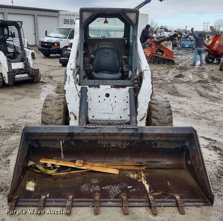 image for item DR8186 2007 Bobcat S300  skid steer loader