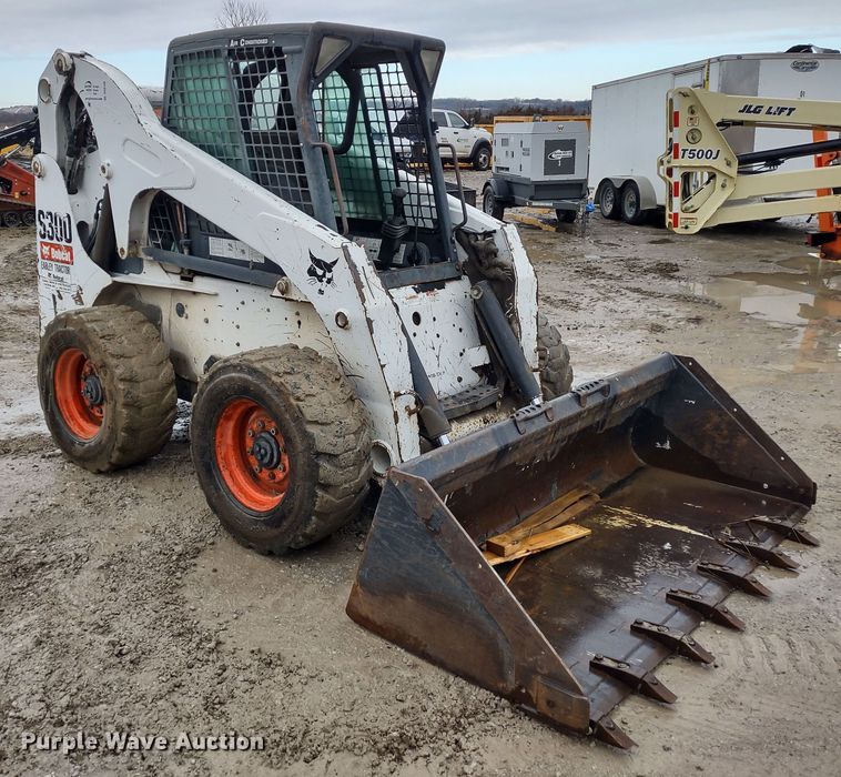 image for item DR8186 2007 Bobcat S300  skid steer loader