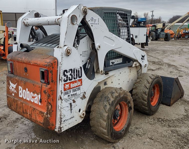 image for item DR8186 2007 Bobcat S300  skid steer loader