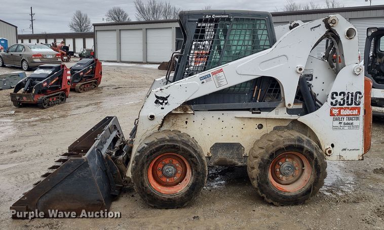 image for item DR8186 2007 Bobcat S300  skid steer loader