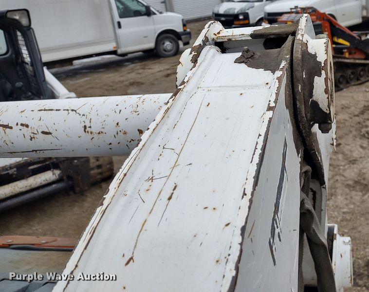 image for item DR8186 2007 Bobcat S300  skid steer loader