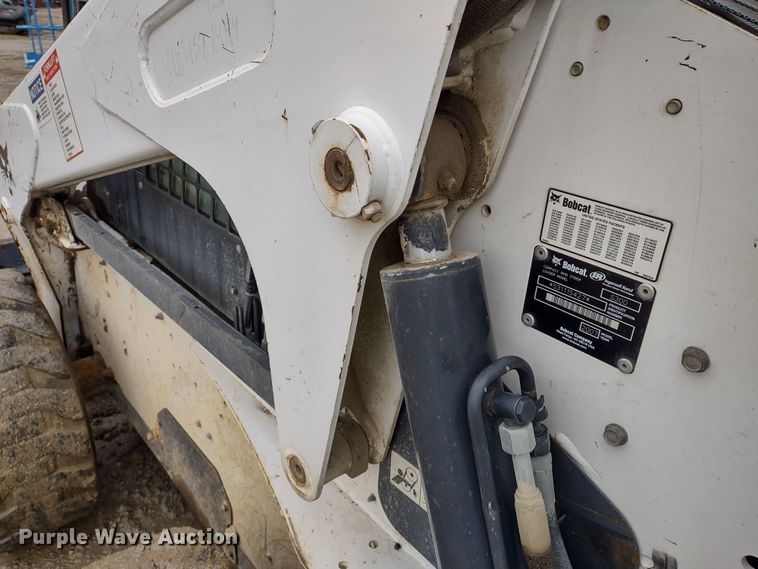image for item DR8186 2007 Bobcat S300  skid steer loader