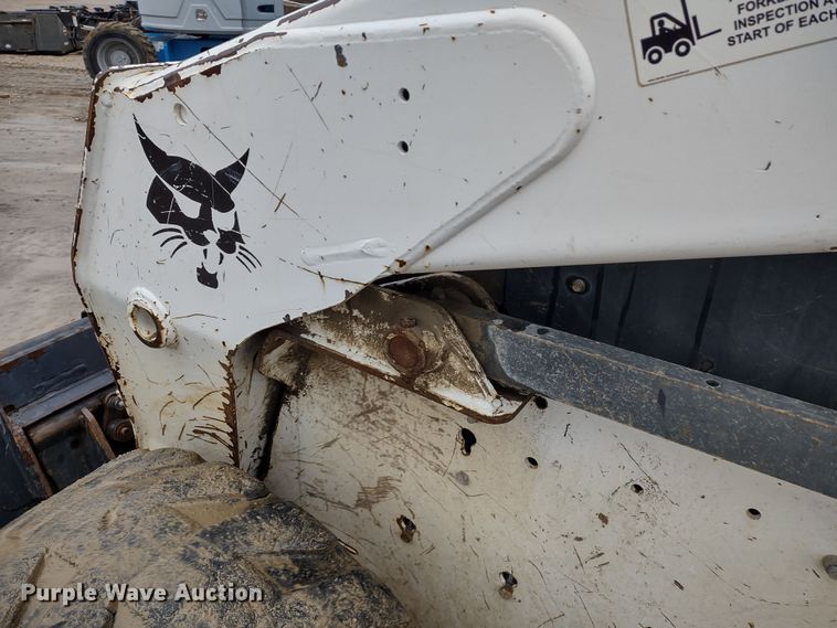 image for item DR8186 2007 Bobcat S300  skid steer loader