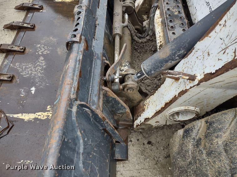 image for item DR8186 2007 Bobcat S300  skid steer loader