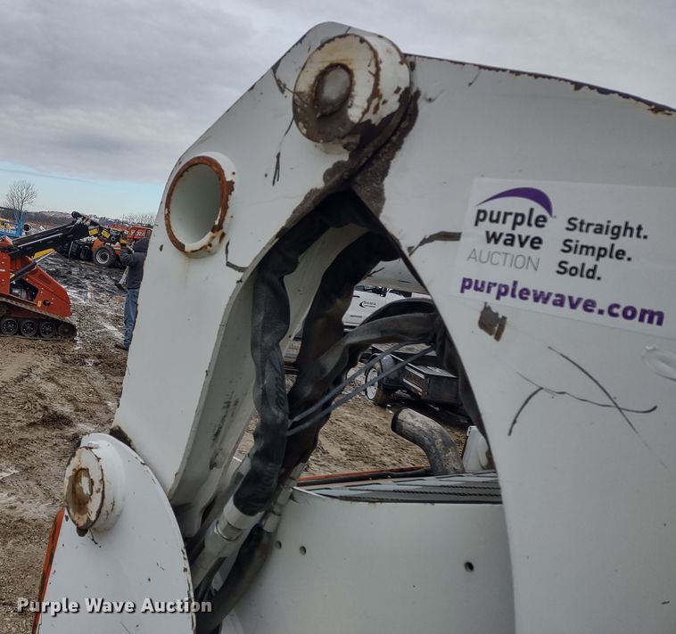 image for item DR8186 2007 Bobcat S300  skid steer loader