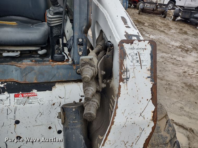 image for item DR8186 2007 Bobcat S300  skid steer loader
