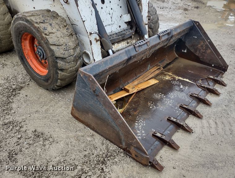 image for item DR8186 2007 Bobcat S300  skid steer loader