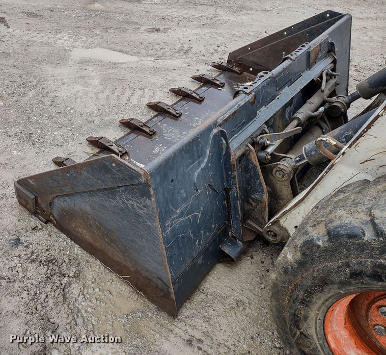 image for item DR8186 2007 Bobcat S300  skid steer loader