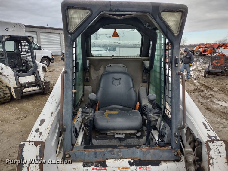 image for item DR8186 2007 Bobcat S300  skid steer loader