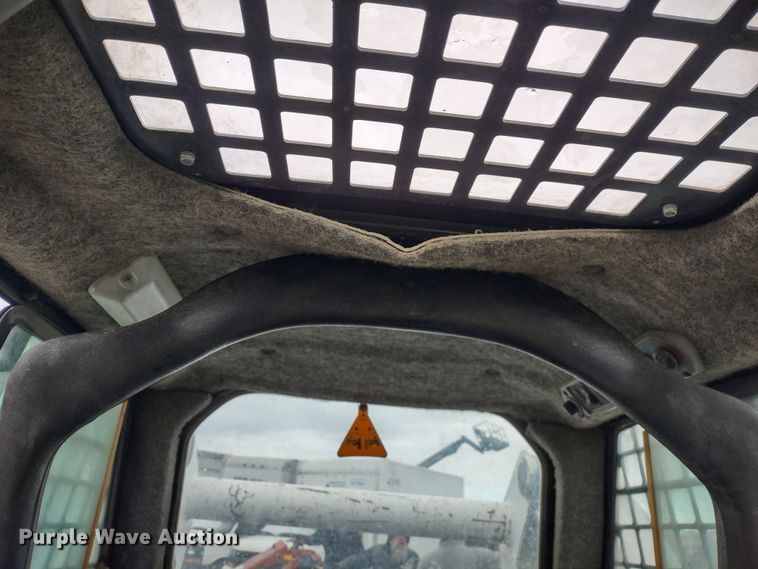 image for item DR8186 2007 Bobcat S300  skid steer loader