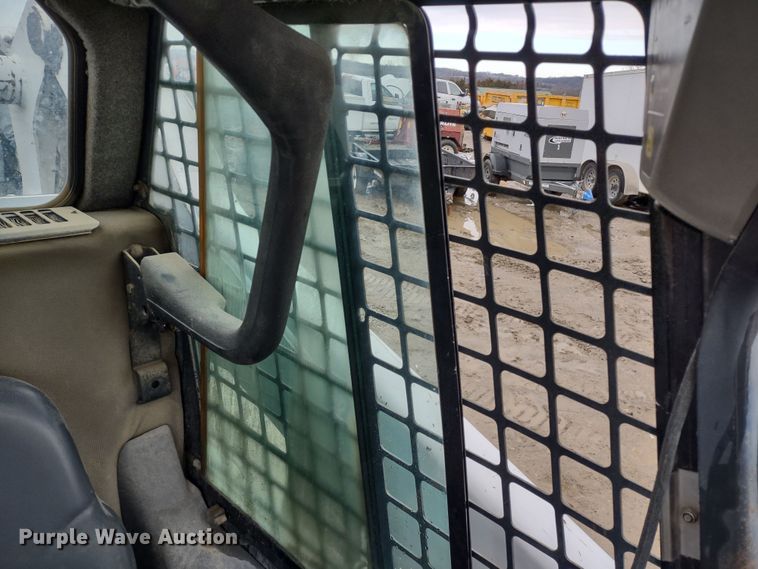 image for item DR8186 2007 Bobcat S300  skid steer loader