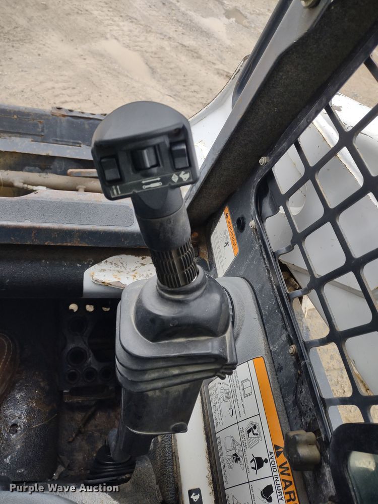 image for item DR8186 2007 Bobcat S300  skid steer loader