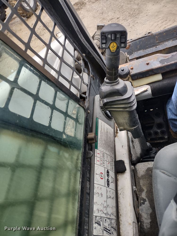 image for item DR8186 2007 Bobcat S300  skid steer loader