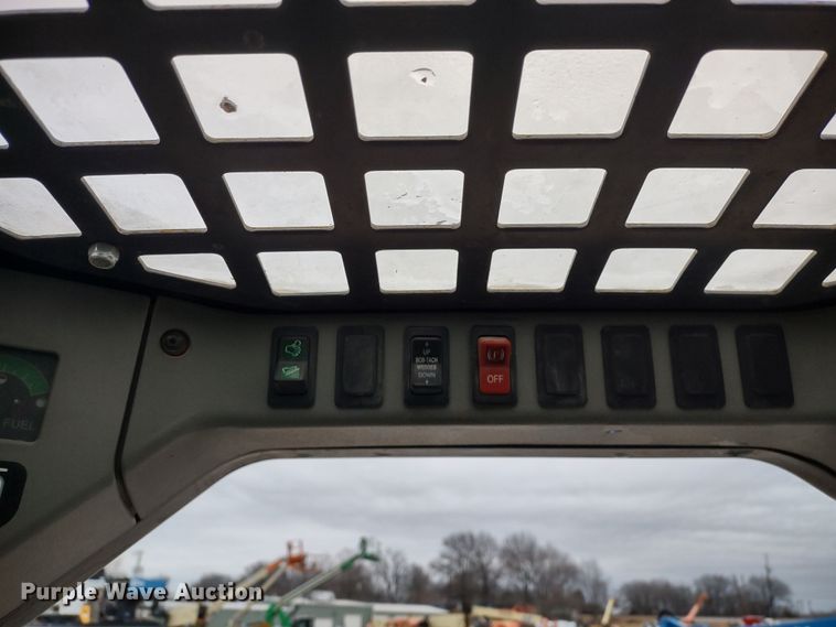 image for item DR8186 2007 Bobcat S300  skid steer loader