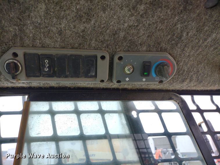 image for item DR8186 2007 Bobcat S300  skid steer loader