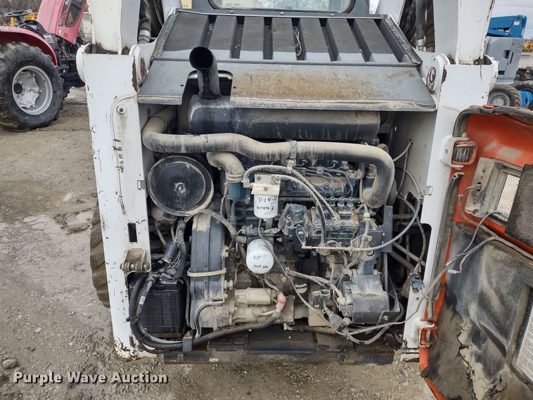image for item DR8186 2007 Bobcat S300  skid steer loader