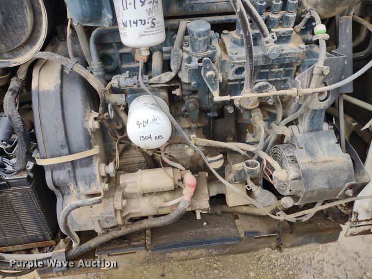 image for item DR8186 2007 Bobcat S300  skid steer loader