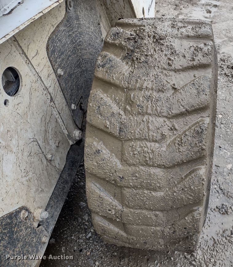 image for item DR8186 2007 Bobcat S300  skid steer loader