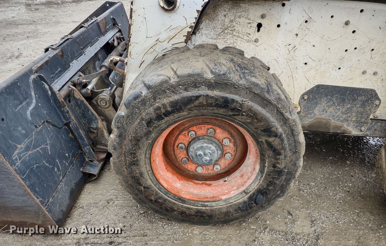 image for item DR8186 2007 Bobcat S300  skid steer loader